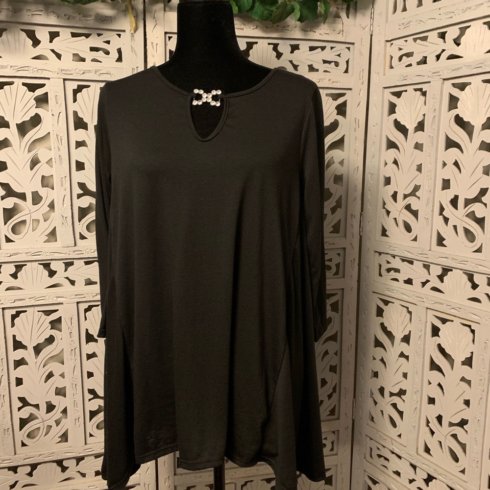 ELLA SAMANI BOLD BLACK ASYMMETRICAL MID SLEEVE STRETCHY TOP